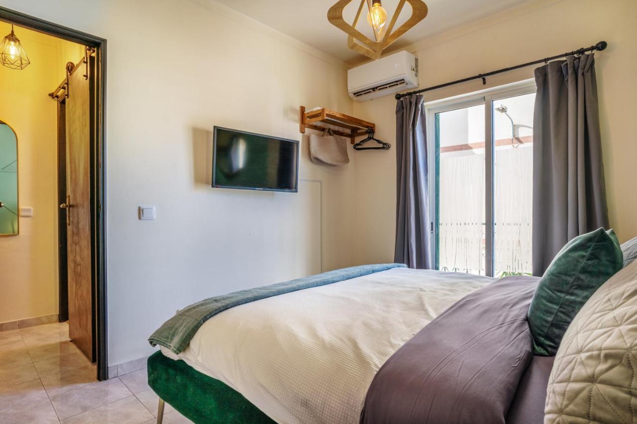 Arty Vintage Townhouse With Rooftop Shower & Sun Loungers Olhão المظهر الخارجي الصورة